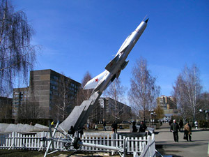 Памятный знак «Самолет» в парке «50 лет Победы». 
